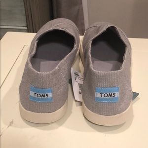 NEW WITH TAGS!! Heather Grey Toms